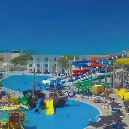 Ground Floor In Next To Flower Self Check In 100m To 格勒姆