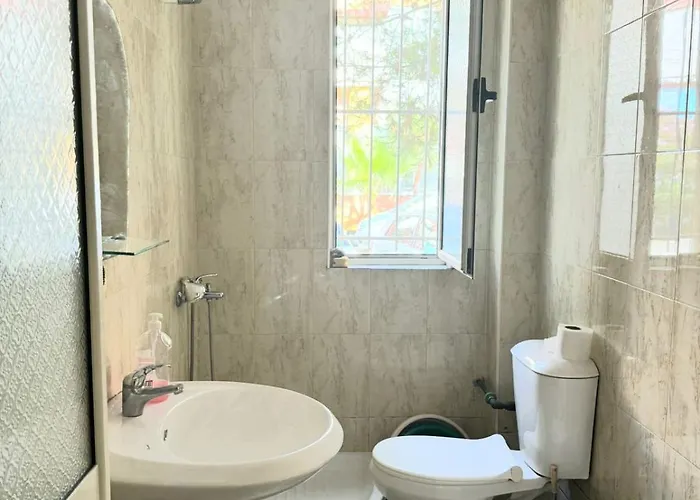 Ground Floor In Next To Flower Self Check In 100m To Apartmán Golem (Tirana)