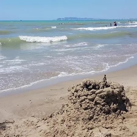 Ground Floor In Next To Flower Self Check In 100m To Apartamento Golem (Tirana)